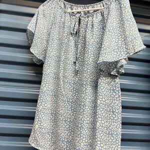 Women's Blue and White Patterned Top